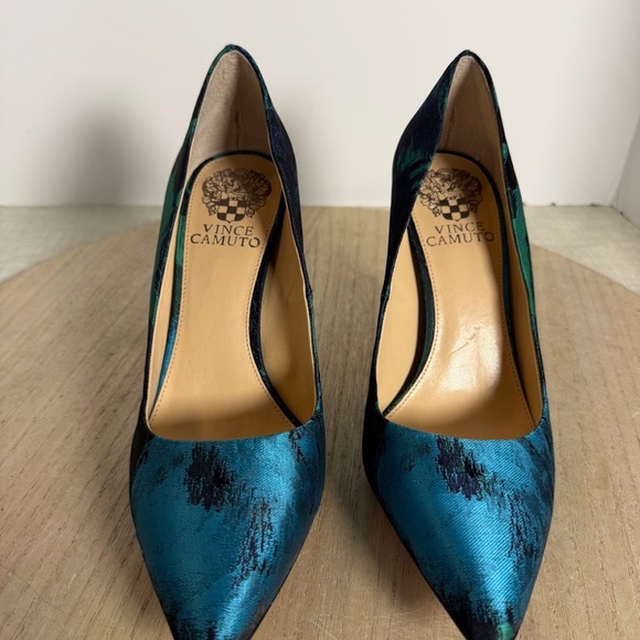 Vince Camuto Women’s Pointed Toe Heels Teal Green Satin Size 6.5 - Picture 3 of 7